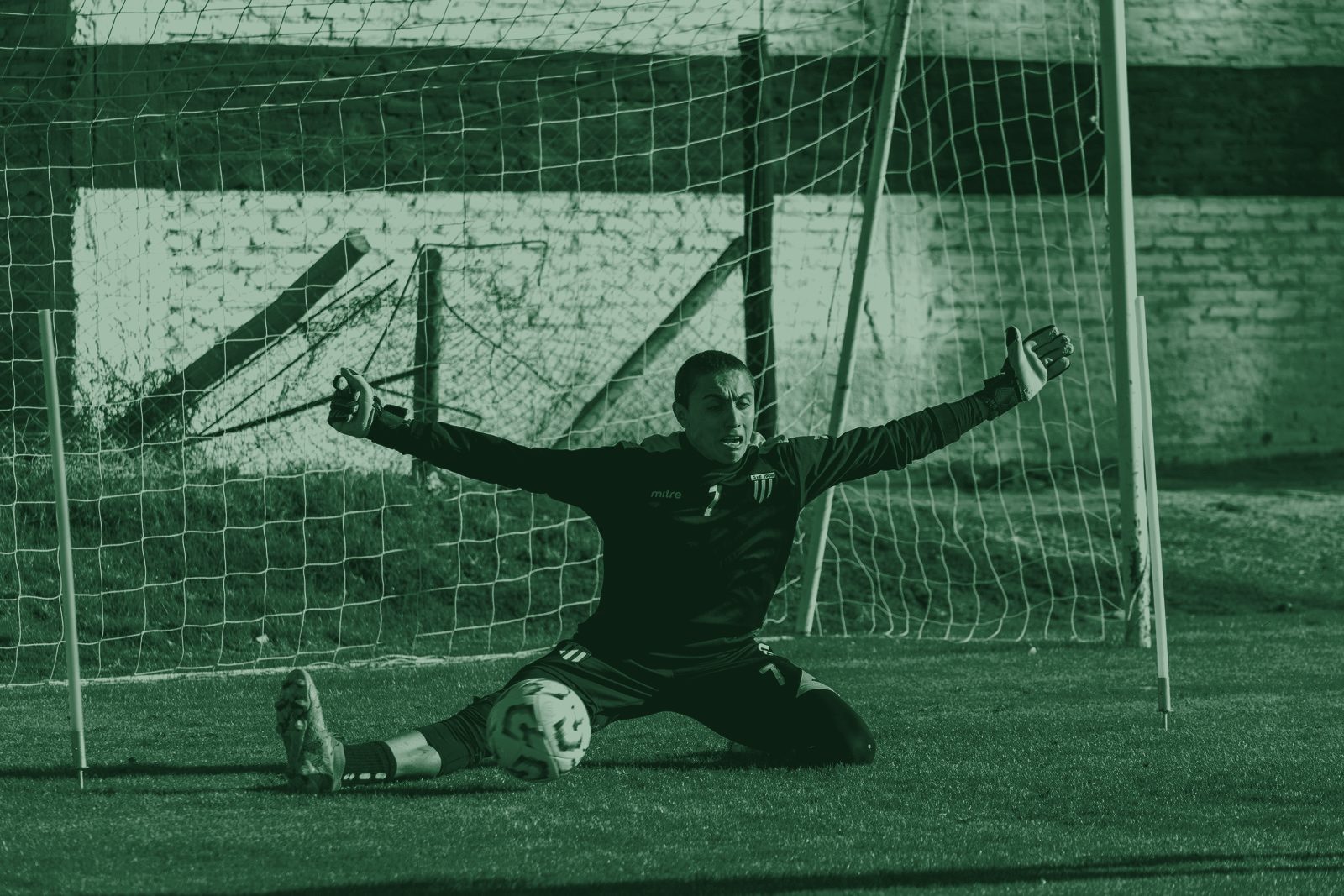 Keeperstraining op het veld, illustratiebeeld in groene bewerking